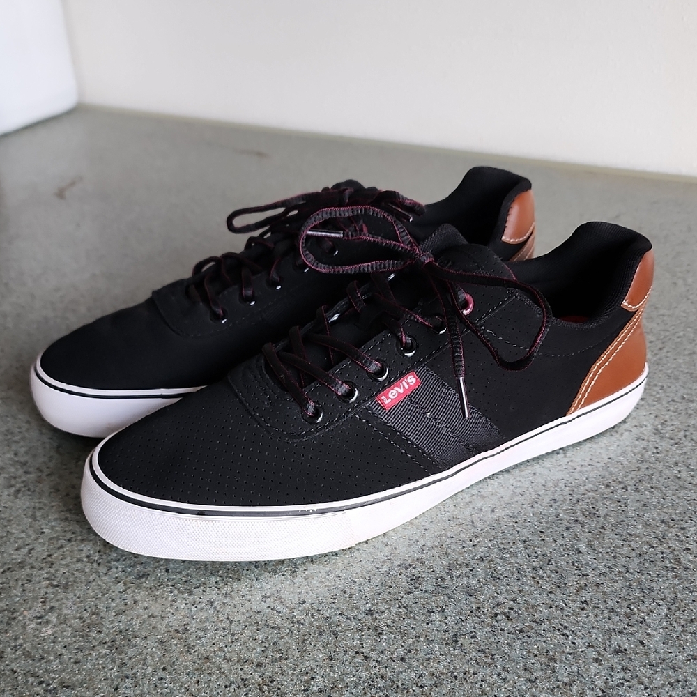 Levis Brown And Blacl Sneakers